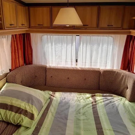 캠프장 Moving - Retro Uebernachten Im Wohnwagen, Guenstig & Zentral