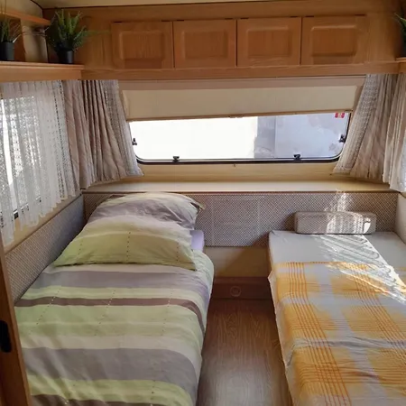 مكان تخييم Moving - Retro Uebernachten Im Wohnwagen, Guenstig & Zentral نورنبيرغ