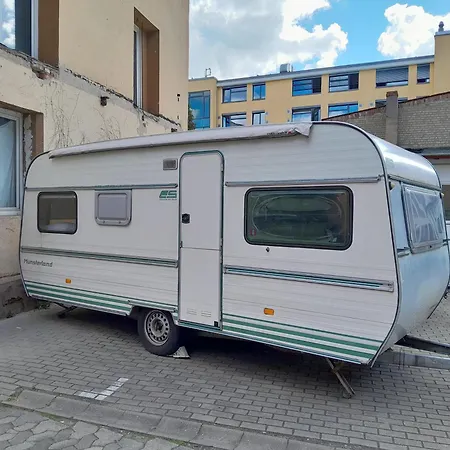 Moving - Retro Uebernachten Im Wohnwagen, Guenstig & Zentral 营地